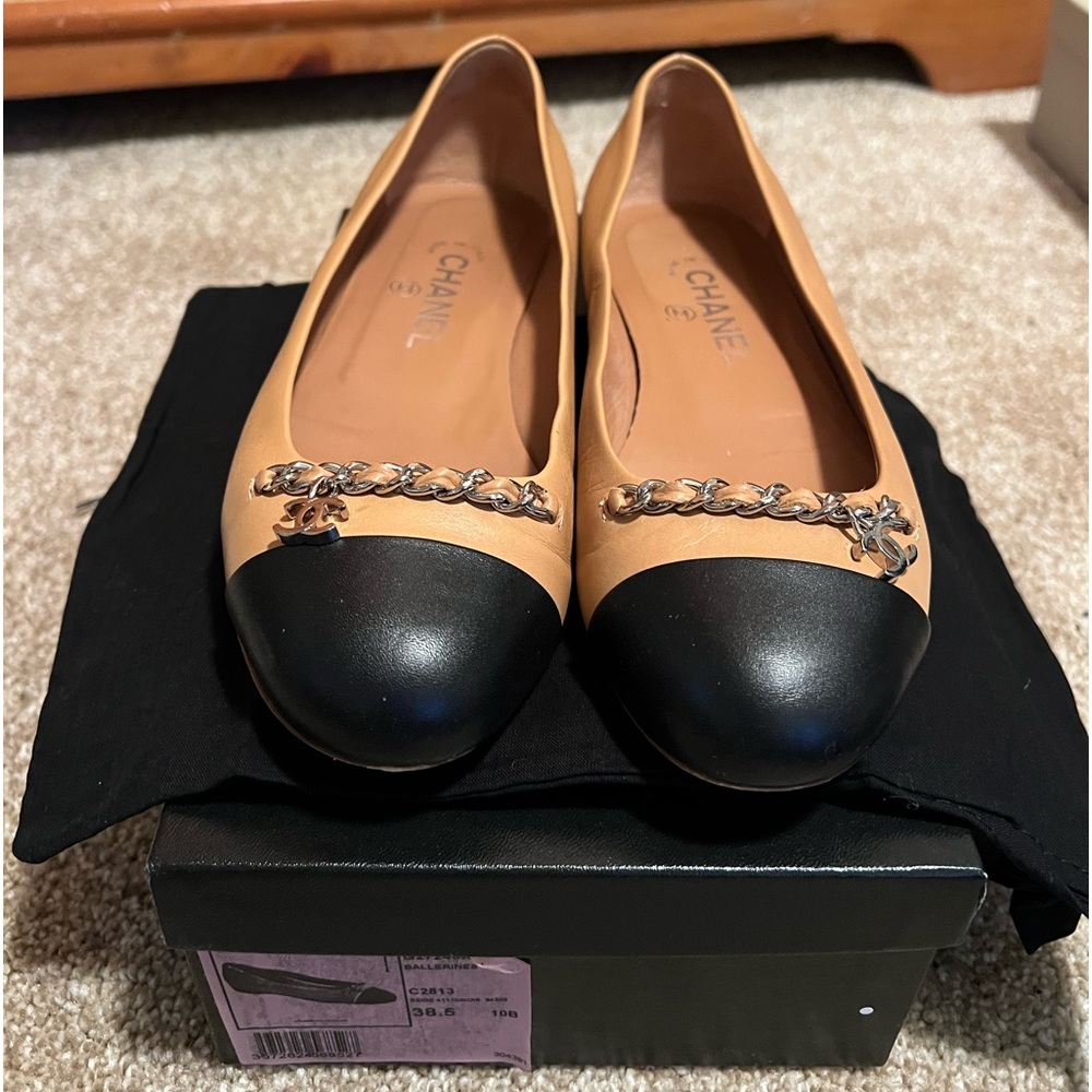 Chanel ballerina flats with chain detail